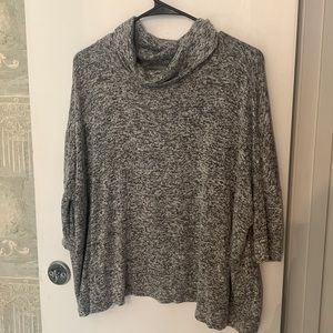 Quarter sleeve open back shirt
